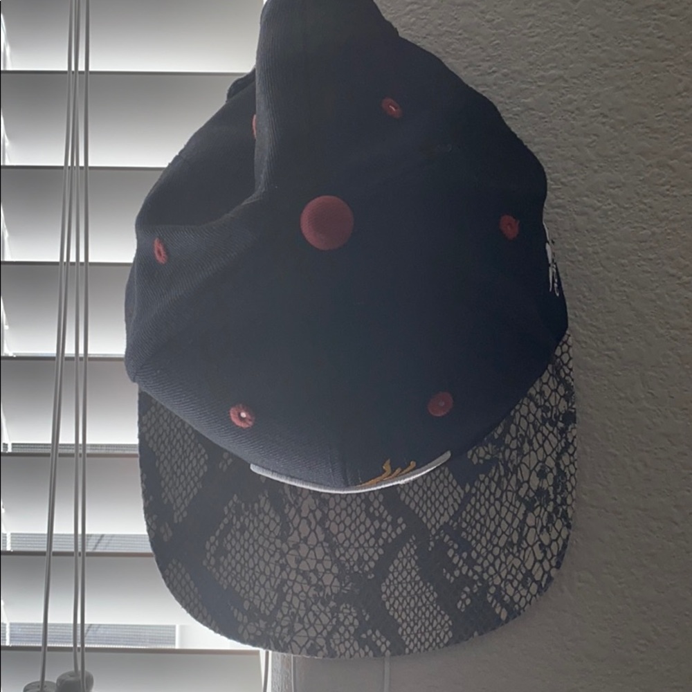 Snap back